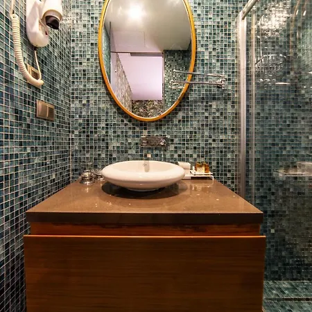 Golden Pearl Boutique By Ferro